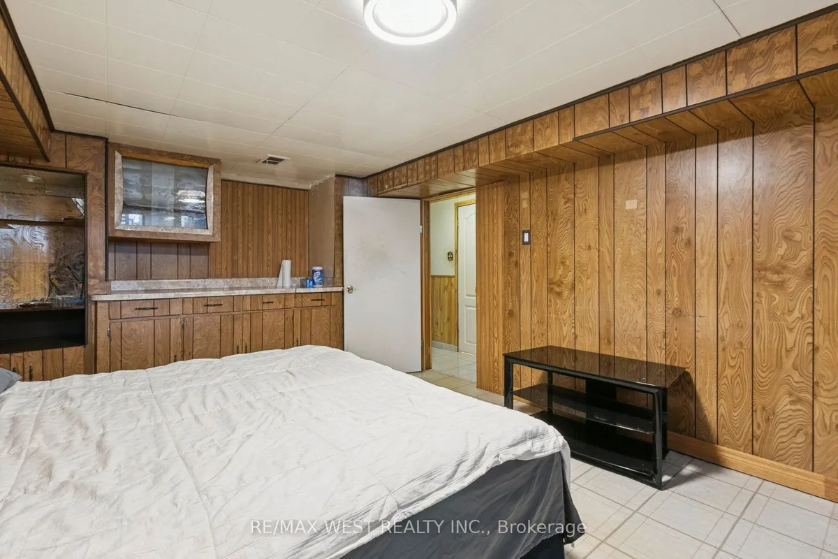 562 Alliance Avenue, ON M6N 2J5