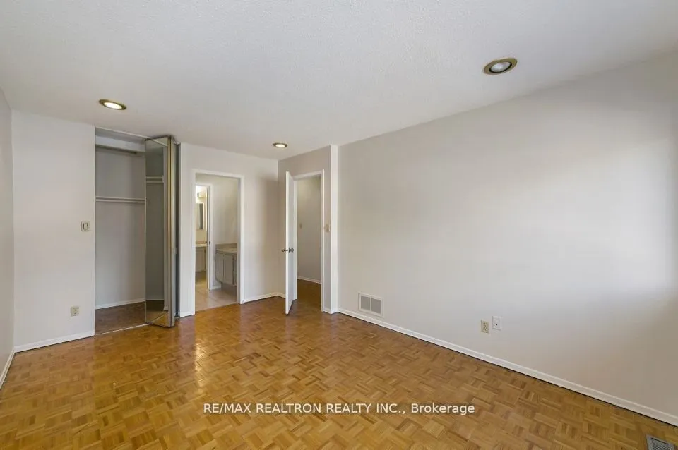 2440 Mainroyal Street, ON L5L 1C9