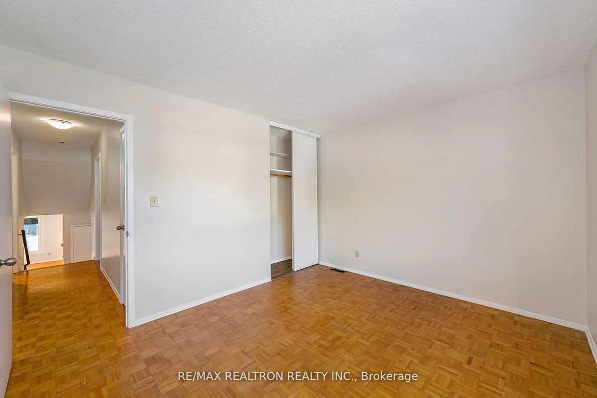 2440 Mainroyal Street, ON L5L 1C9