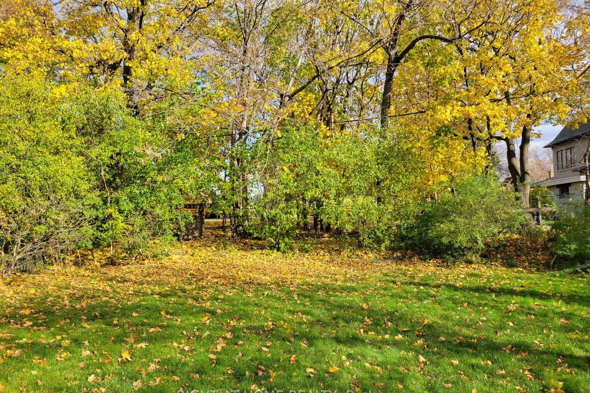 15 Blaketon Road, ON M9B 4V8