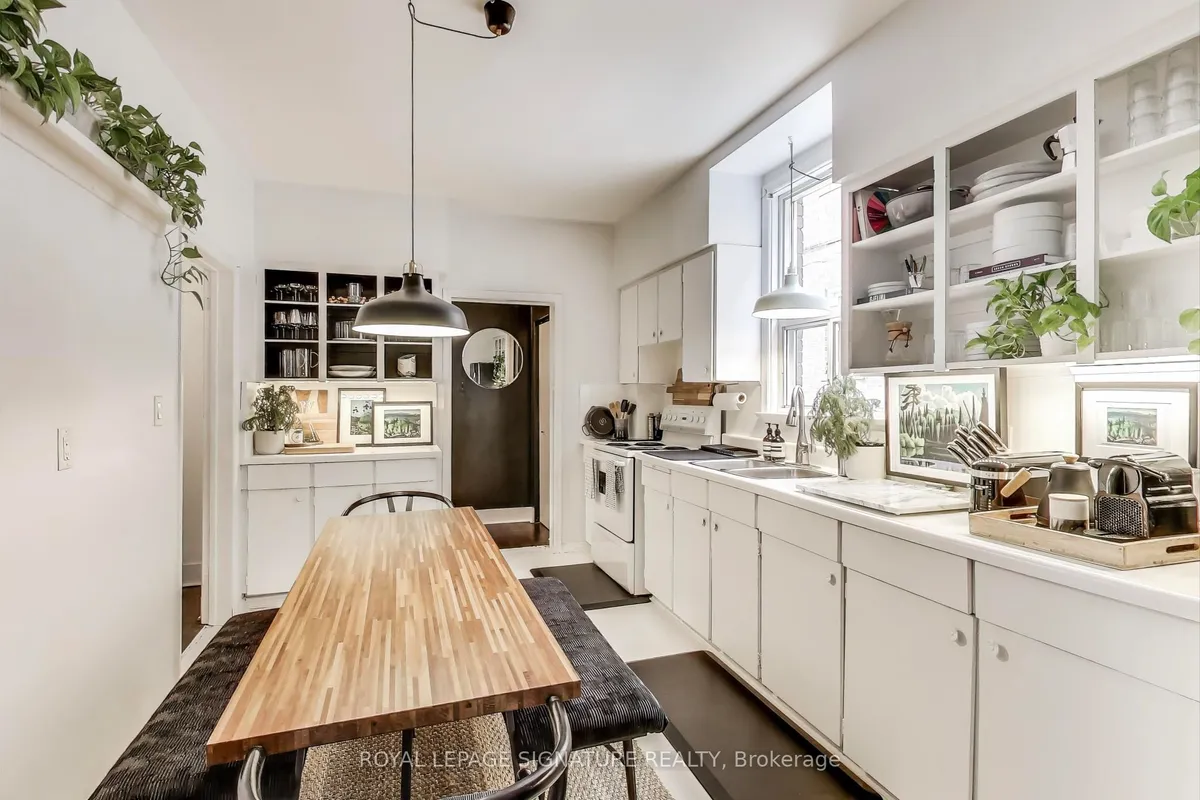 232 Pacific Avenue, ON M6P 2P5