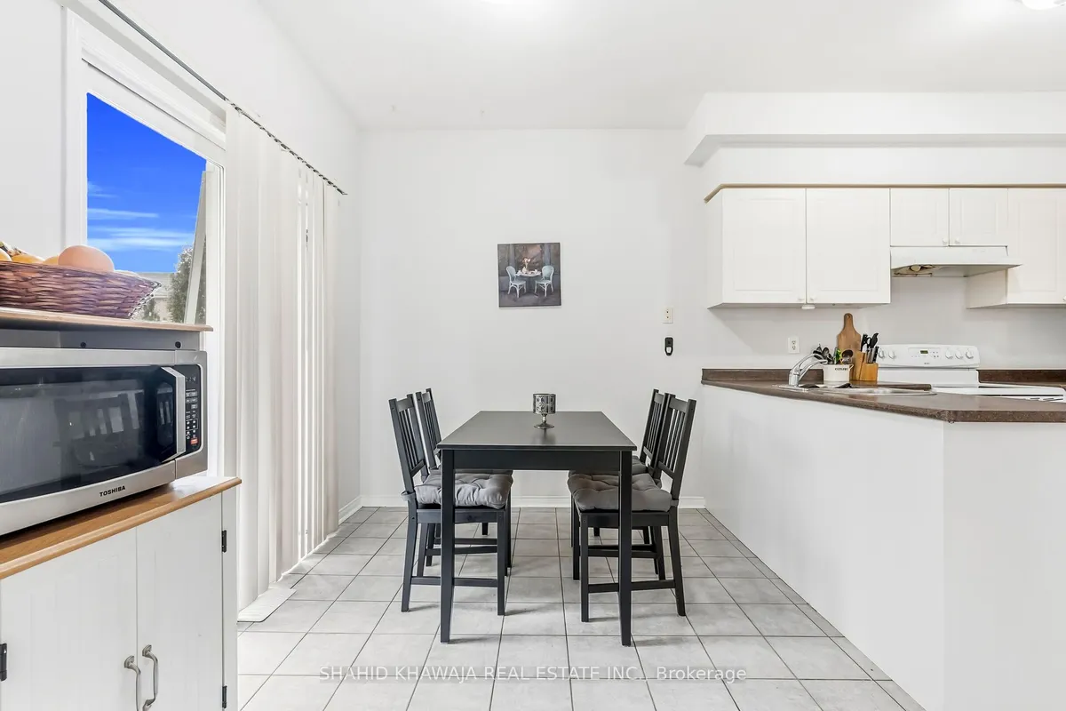 7388 Davemark Court, ON L5N 7P3