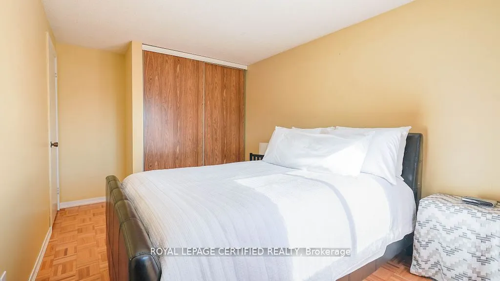 7242 Corrine Crescent, ON L5N 5B8