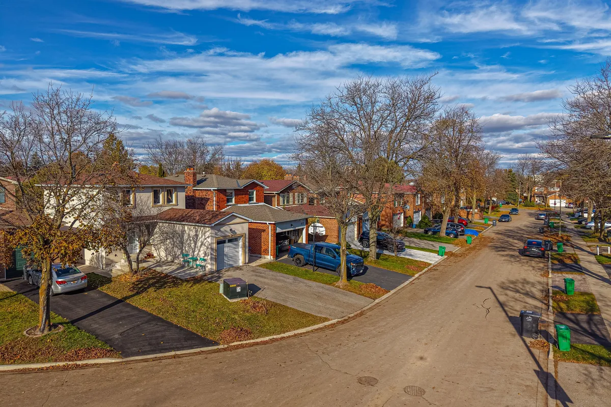 3129 Stevenage Court, ON L5N 4T7