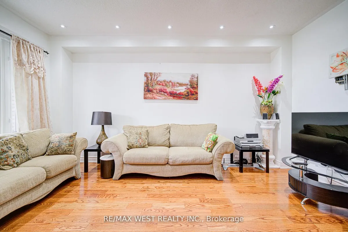 12 Eaglefield Gate, ON L7A 3S2