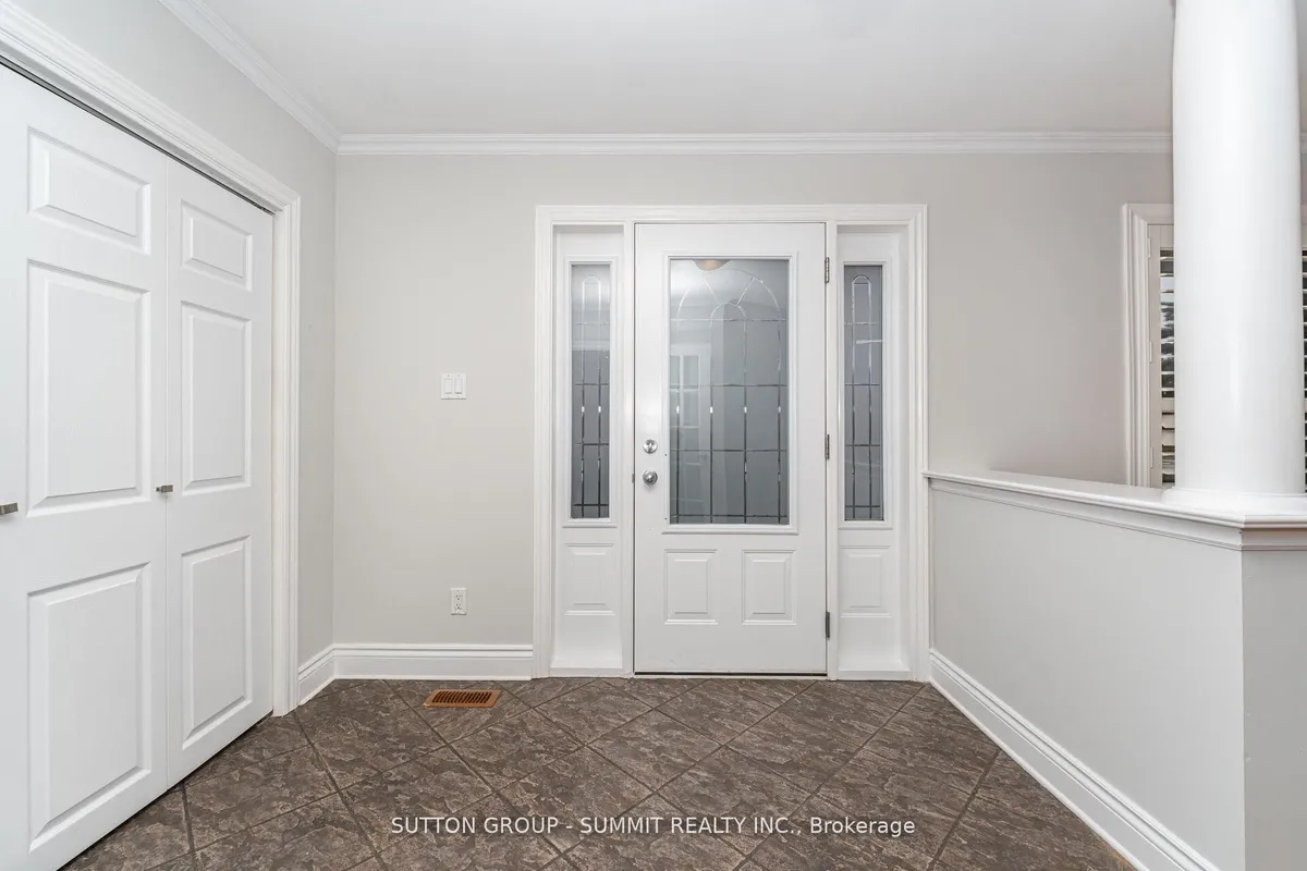 3018 Dalehurst Drive, ON L5N 6M8