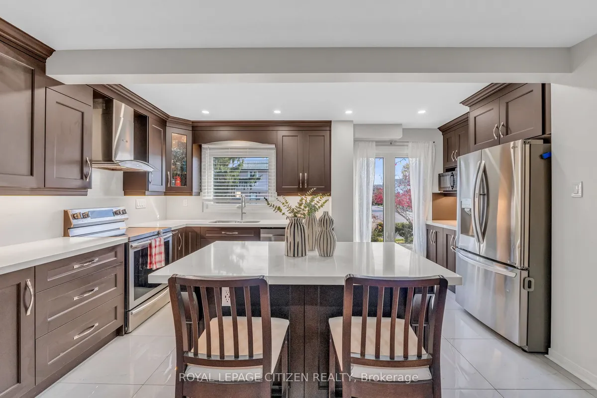 4 Hedley Court, ON L6S 2B6