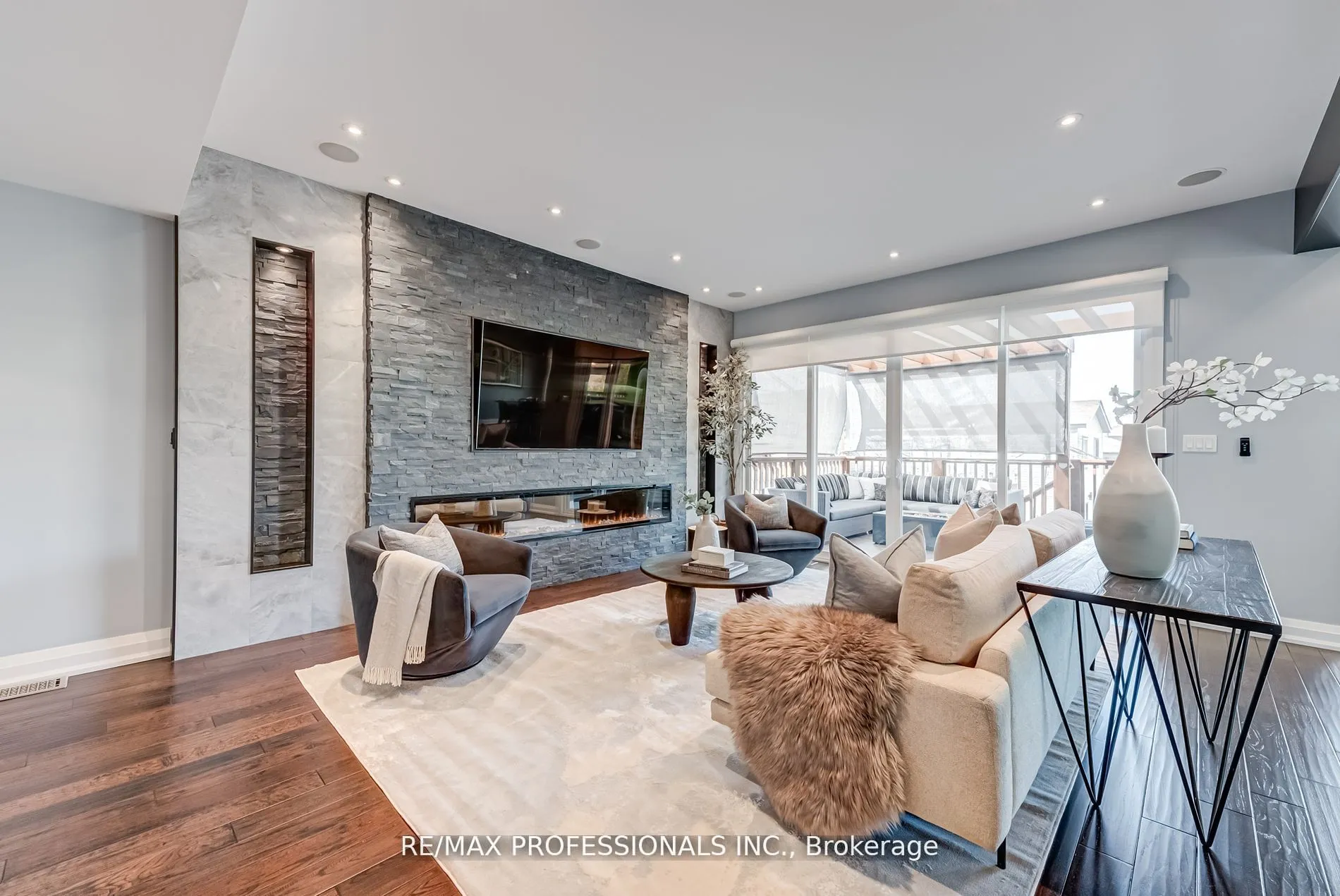 Detached interior view at 372 Silverthorn Avenue Toronto