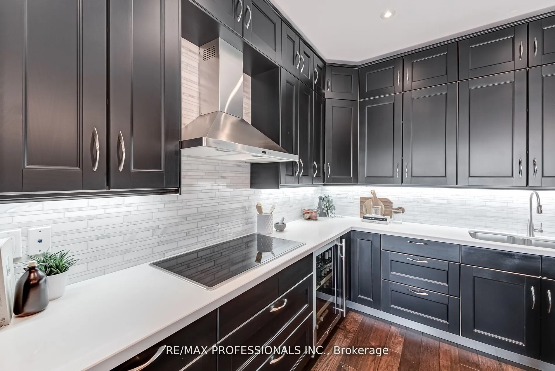 Detached kitchen at 372 Silverthorn Avenue Toronto