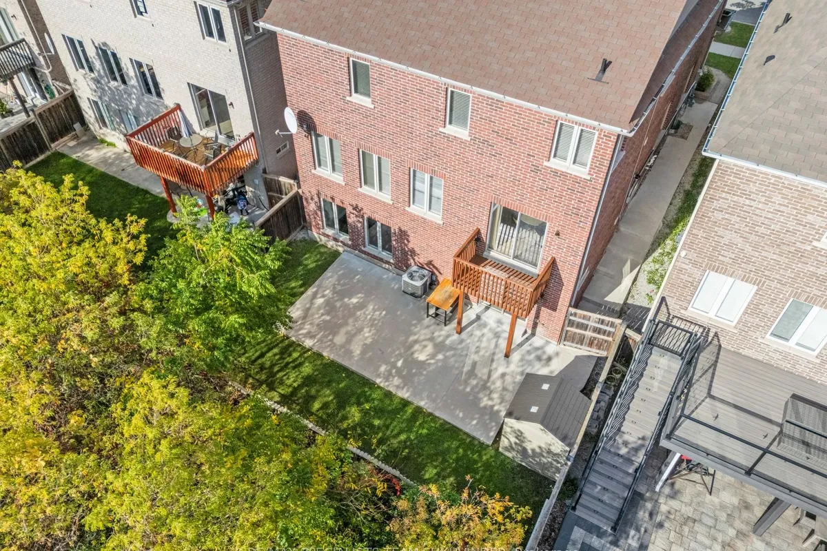 42 Arrowpoint Drive, ON L6Y 0Y8