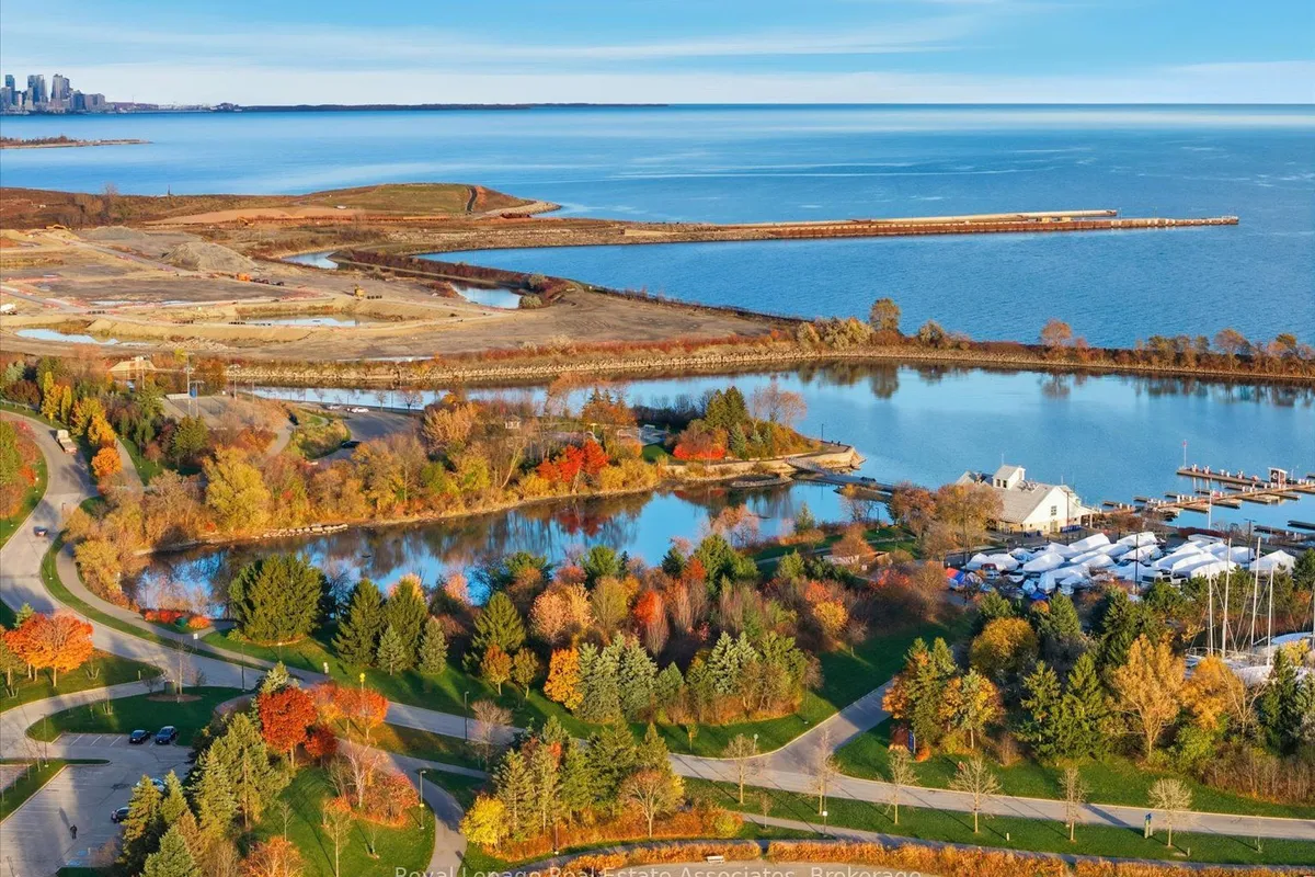 859 Aviation Road, ON L5G 4H5