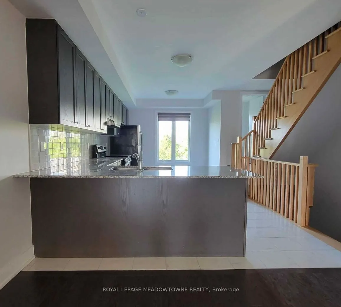 Att/Row/Townhouse interior view at 1048 Beach Comber Road Mississauga