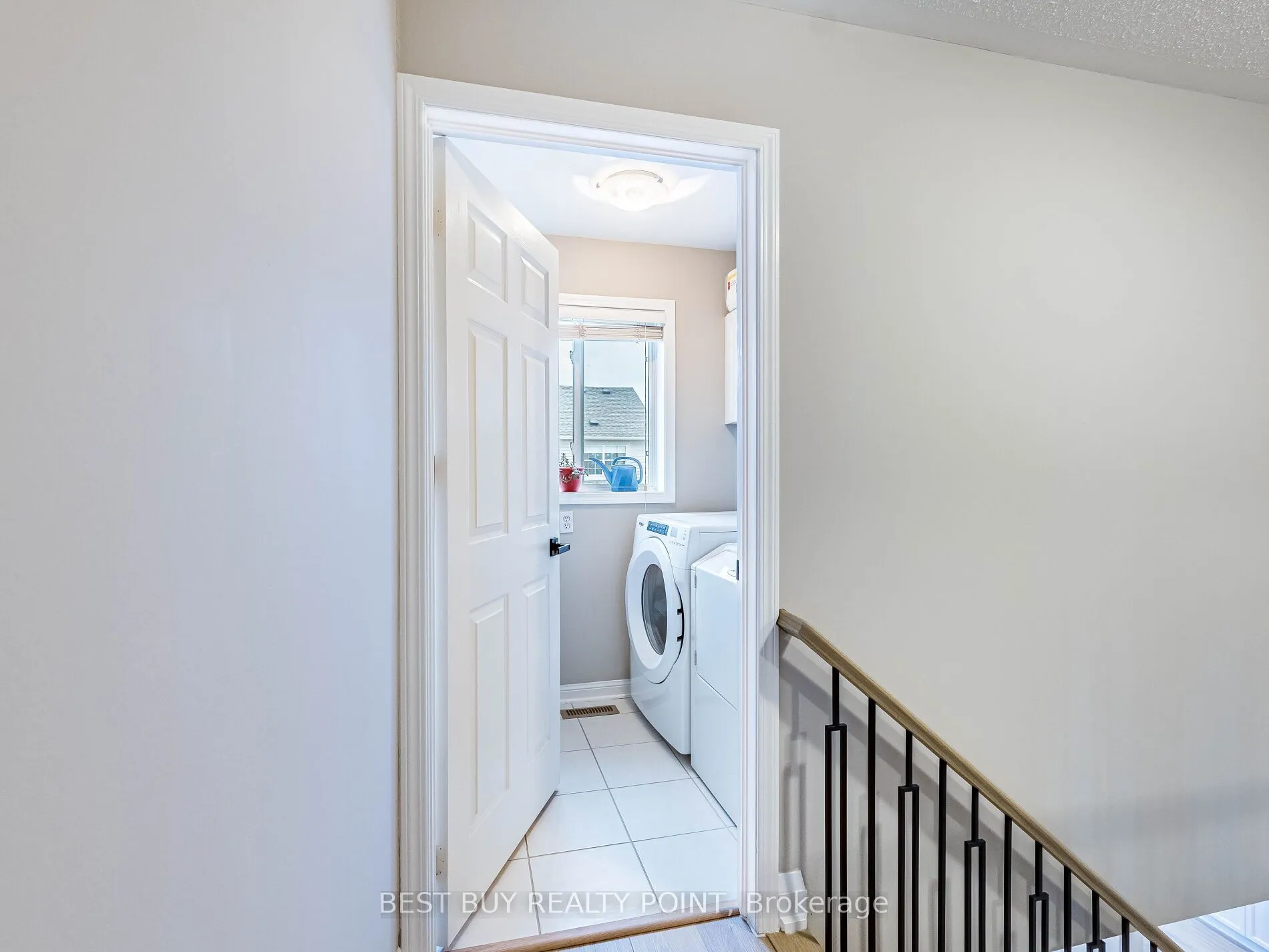 Att/Row/Townhouse living room at 1050 Cooper Avenue Milton