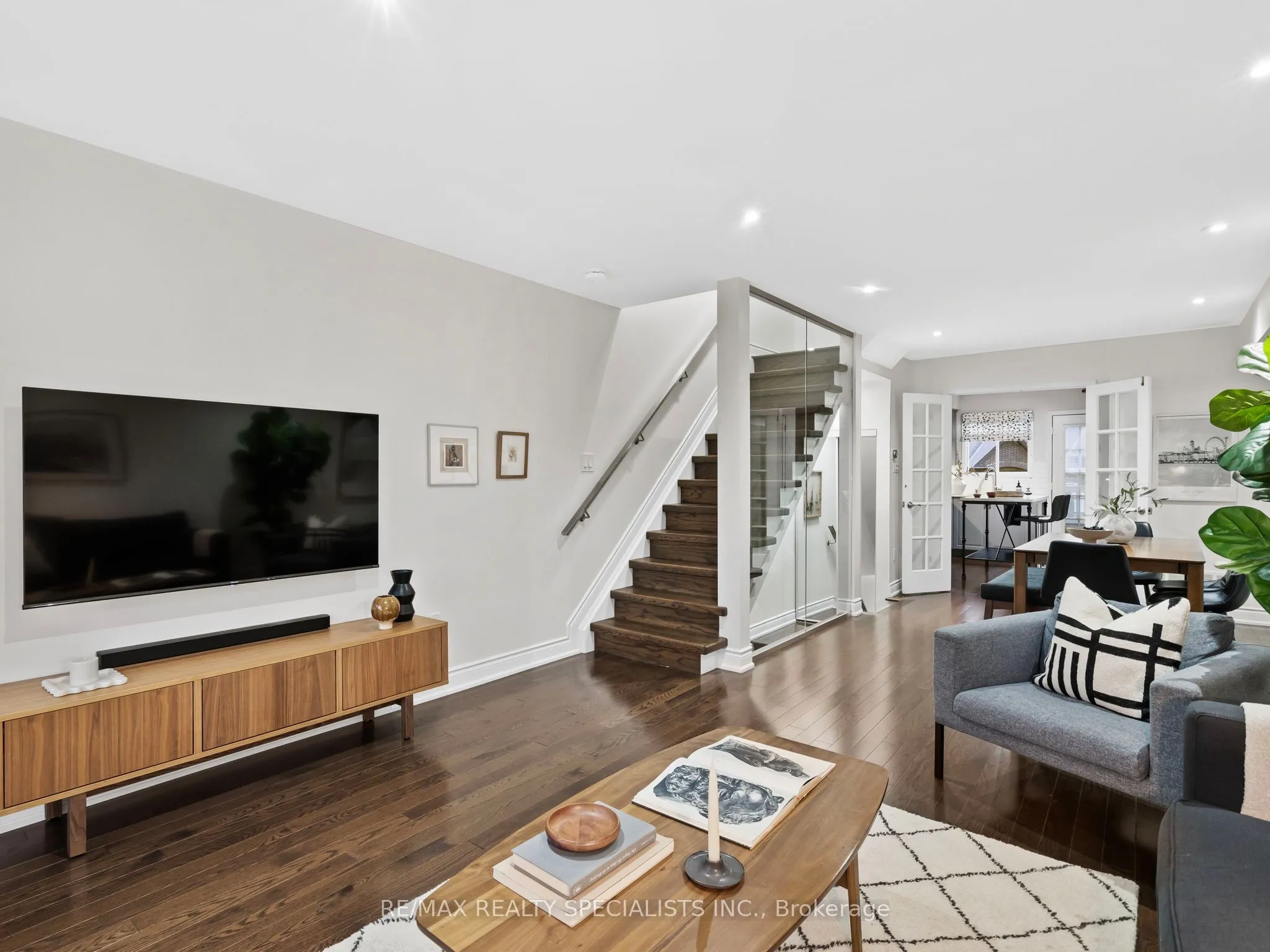 1235 Woodhill Court, ON L5E 3H1