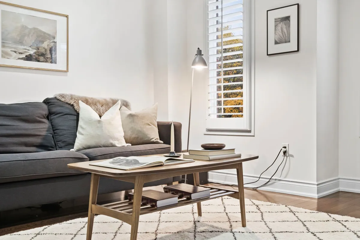 1235 Woodhill Court, ON L5E 3H1