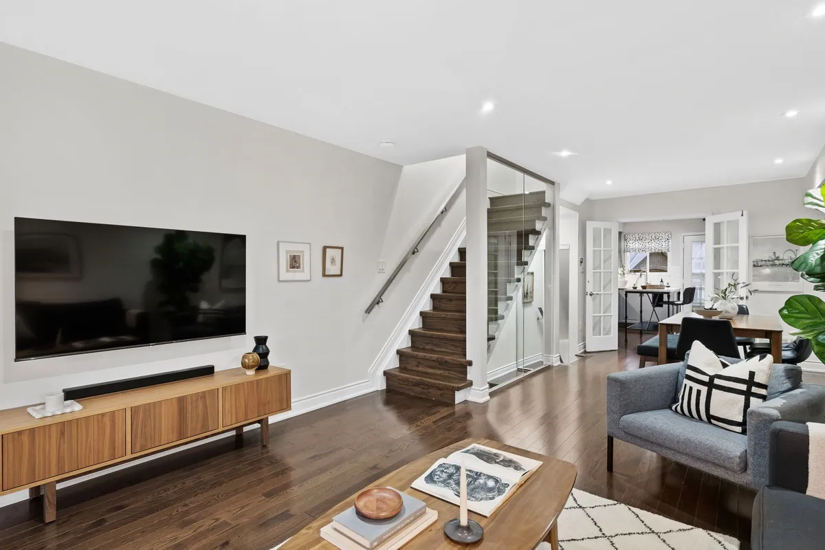 1235 Woodhill Court, ON L5E 3H1