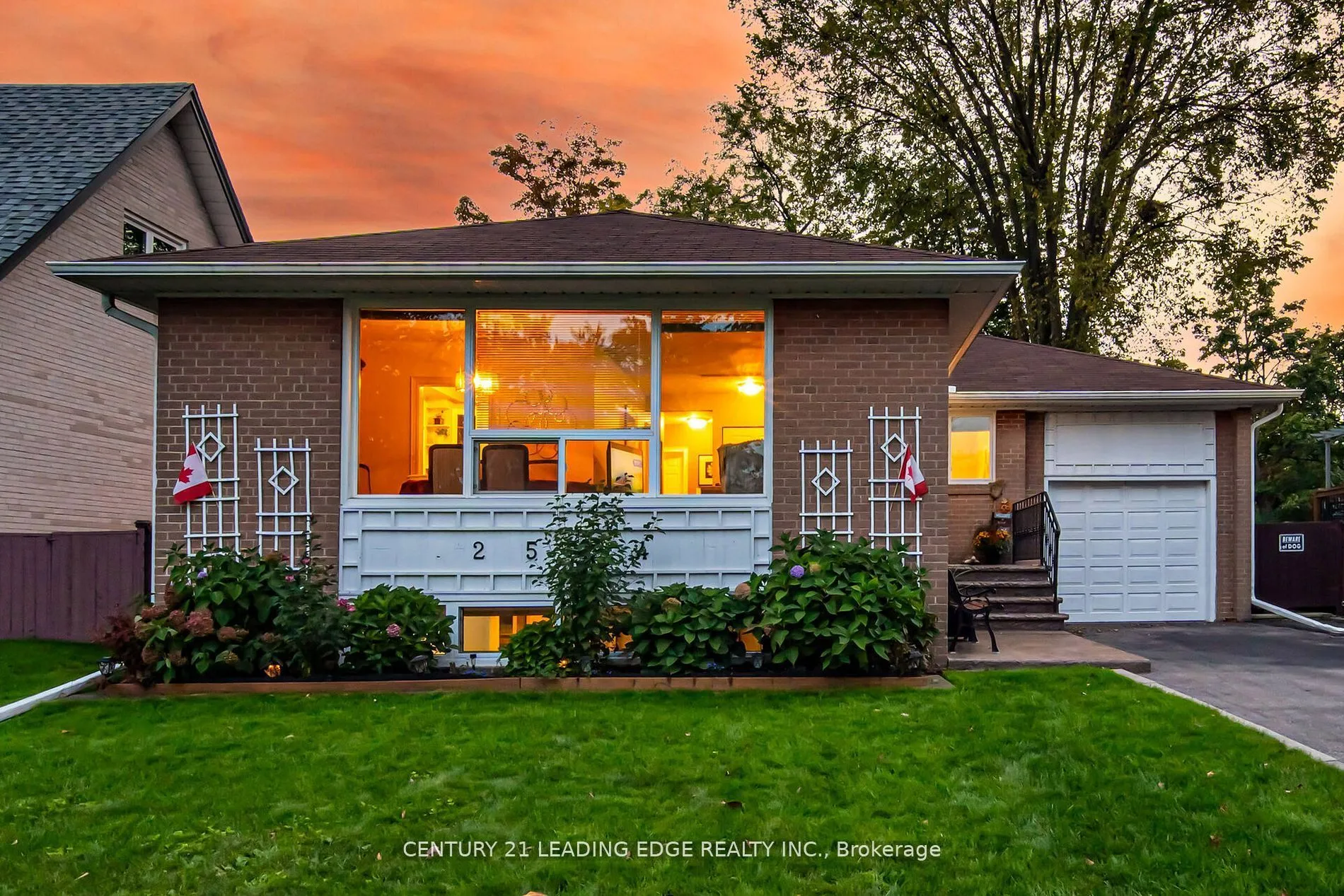 2574 Lundigan Drive, ON L5J 3W1