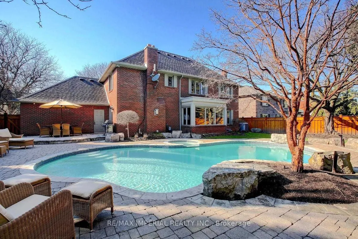 1832 Pine Siskin Court, ON L5L 2Y3