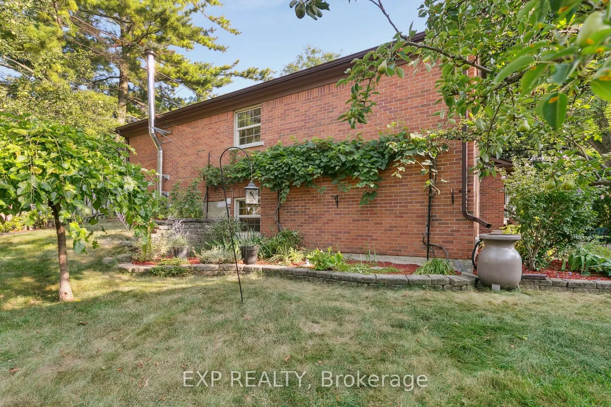 2565 Claymore Crescent, ON L5C 3A2