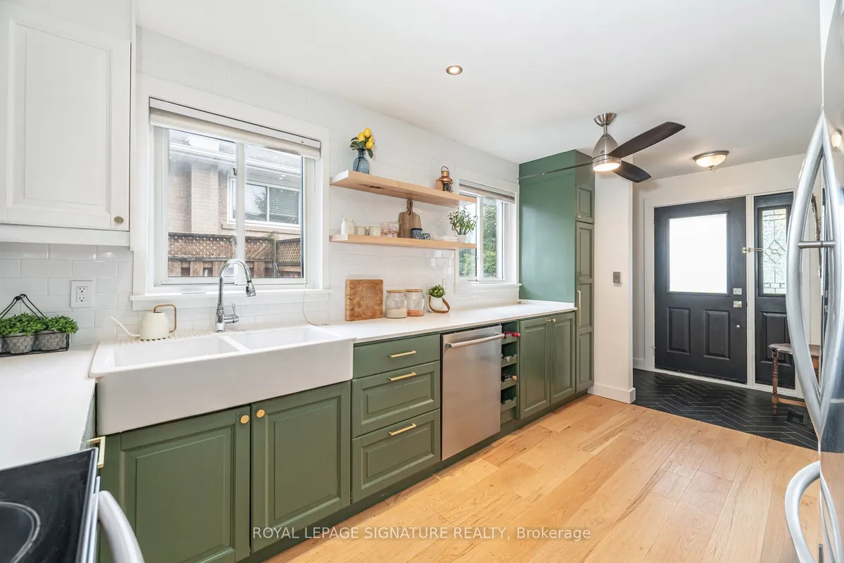 2431 Padstow Crescent, ON L5J 2G2