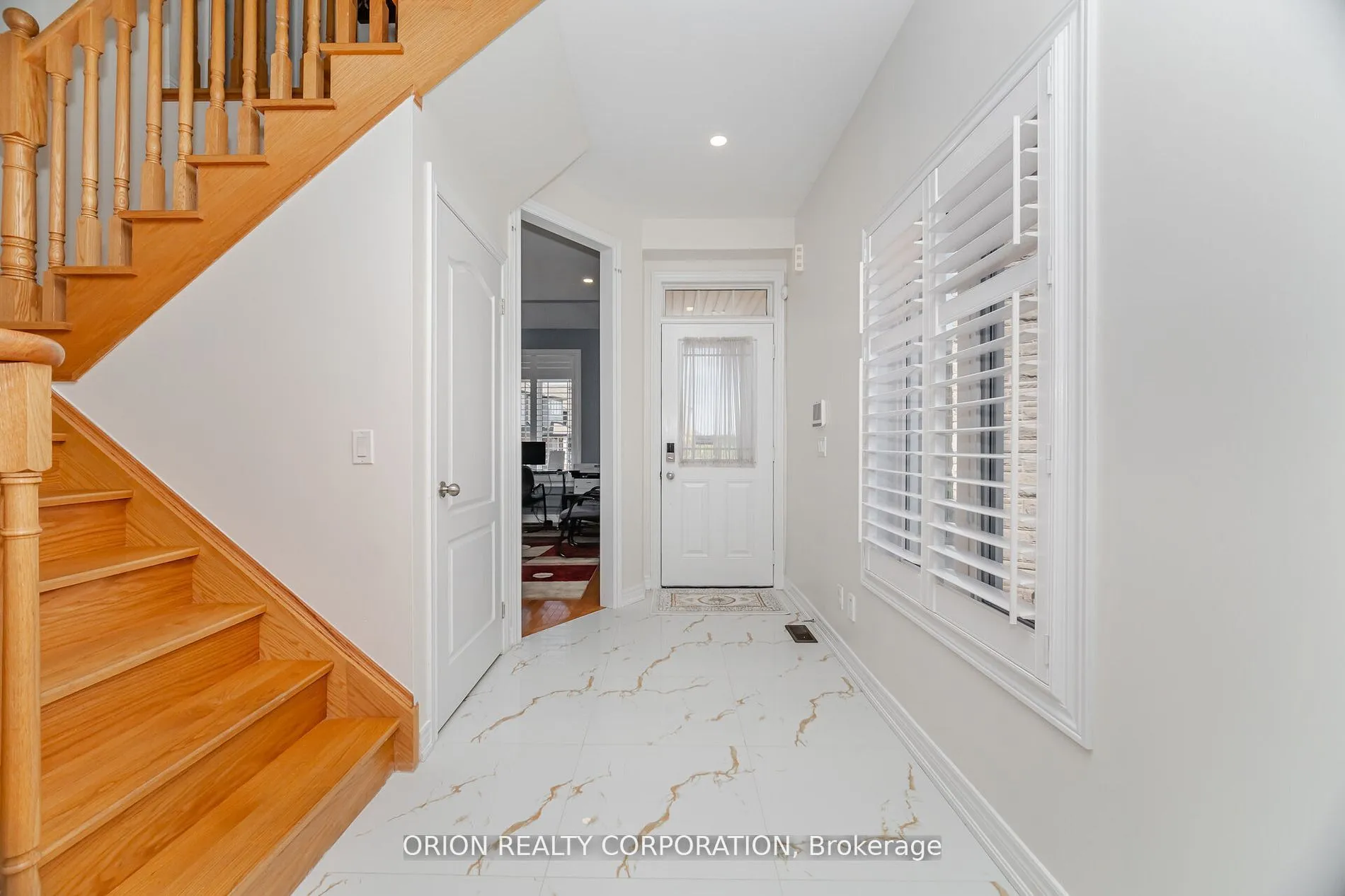 Detached interior view at 802 Miltonbrook Crescent Milton