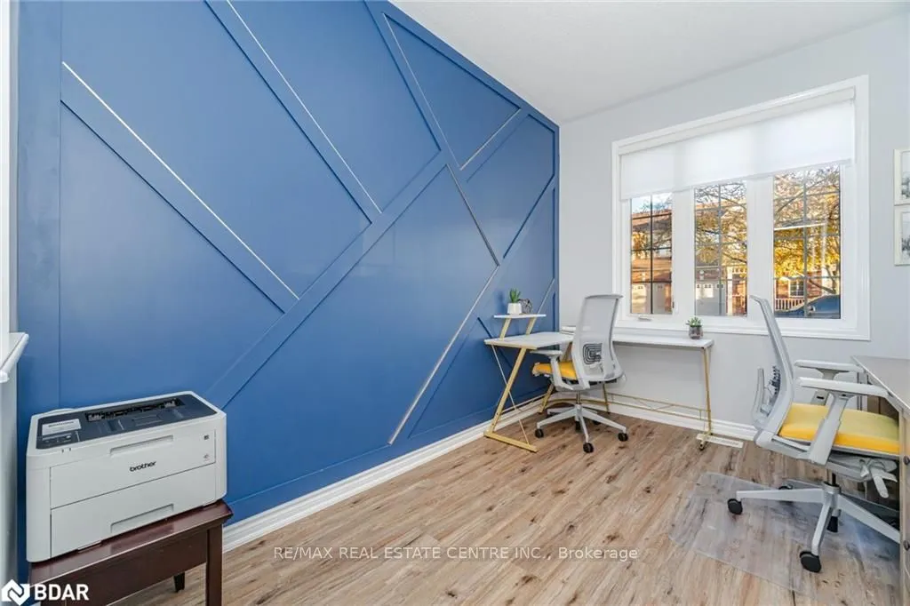 Att/Row/Townhouse living room at 322 Chuchmach Close Milton