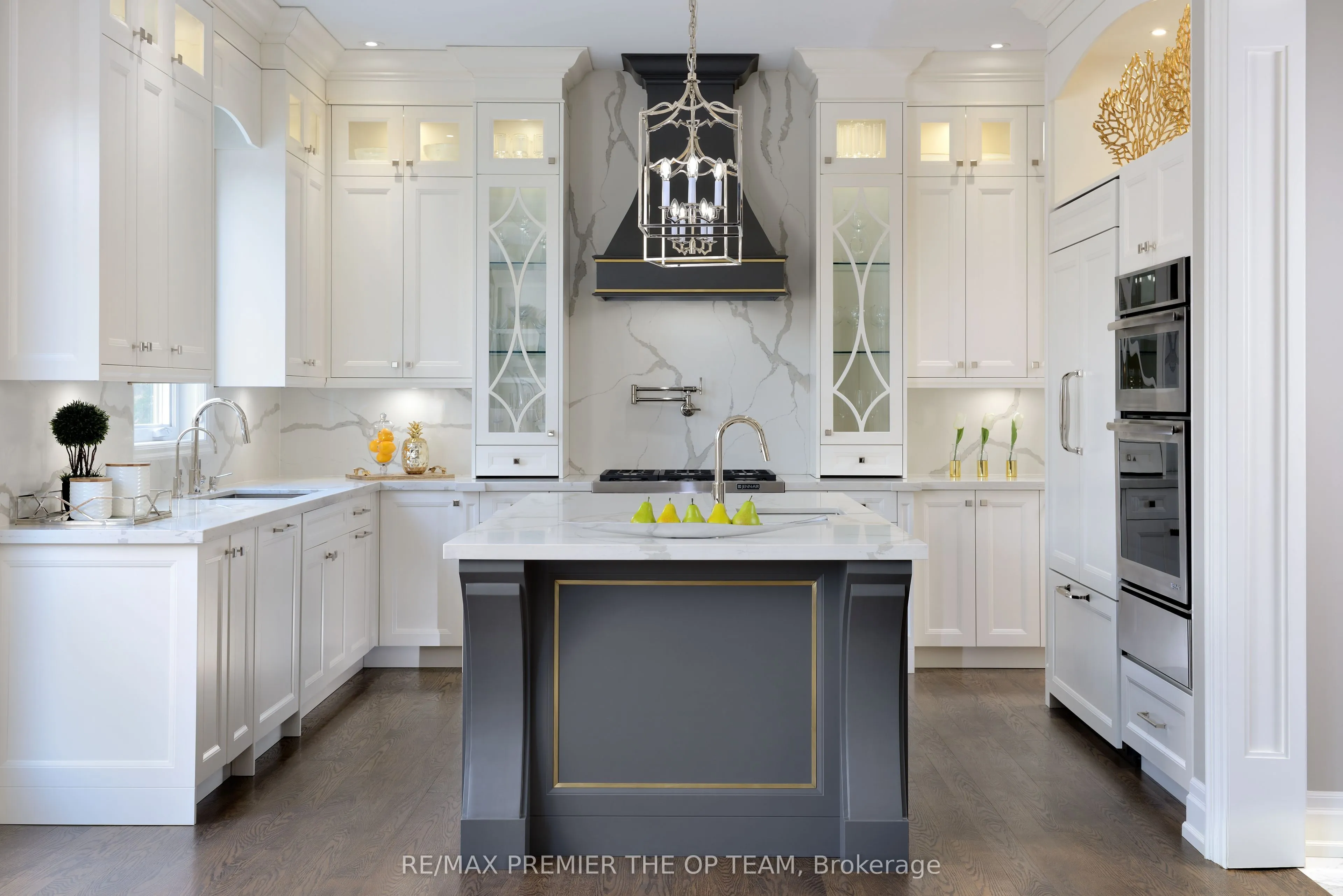 Detached interior view at 5 Storey Crescent Toronto