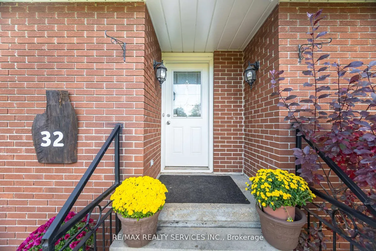 32 Caledon Street, ON L7K 0E2