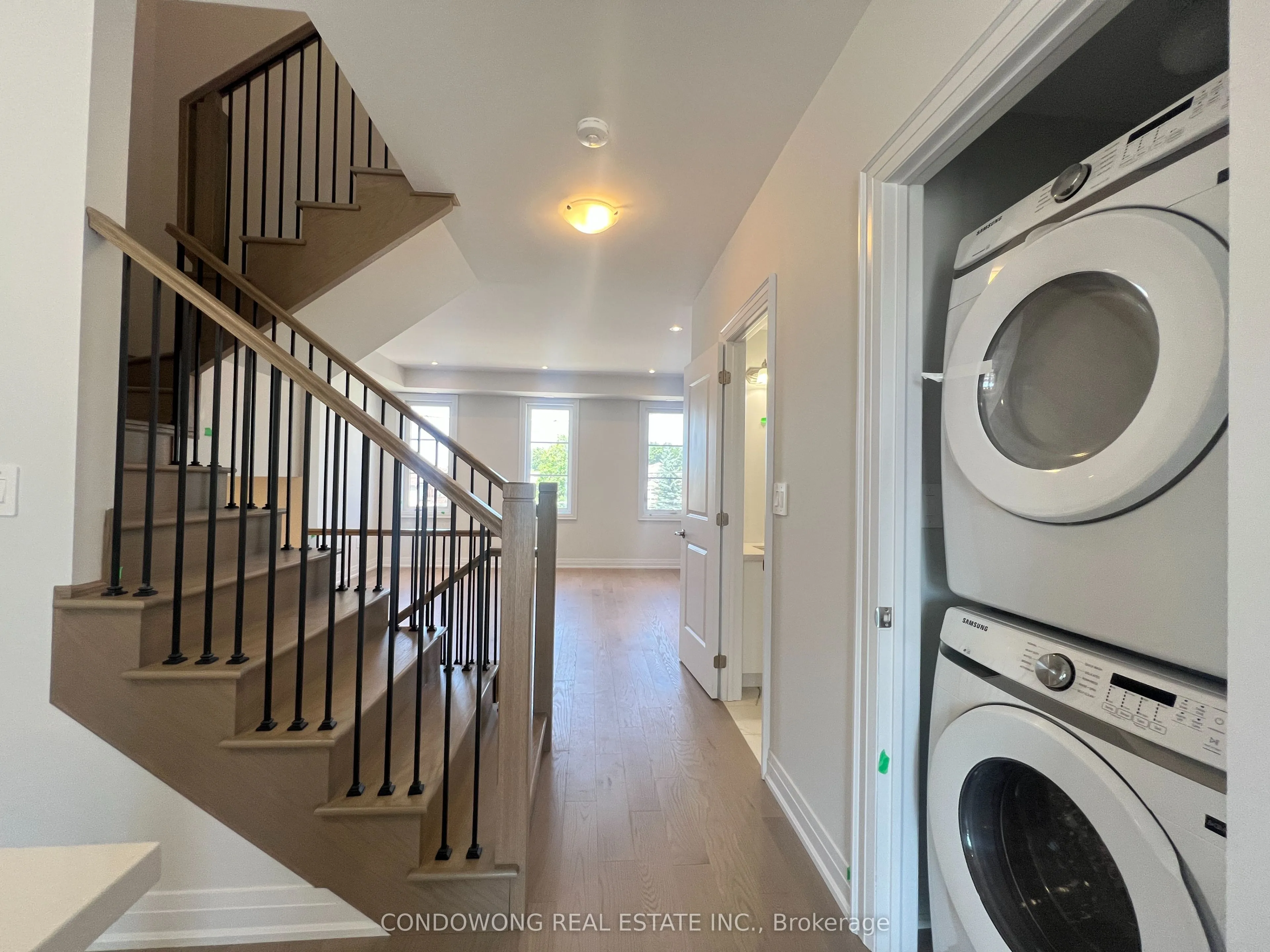 Att/Row/Townhouse living room at 5951 Saigon Street Mississauga