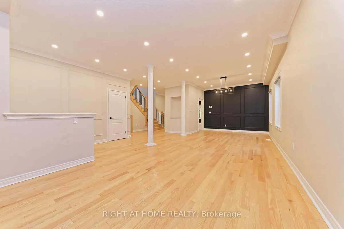 6843 Campbell Settler Court, ON L5W 1B3