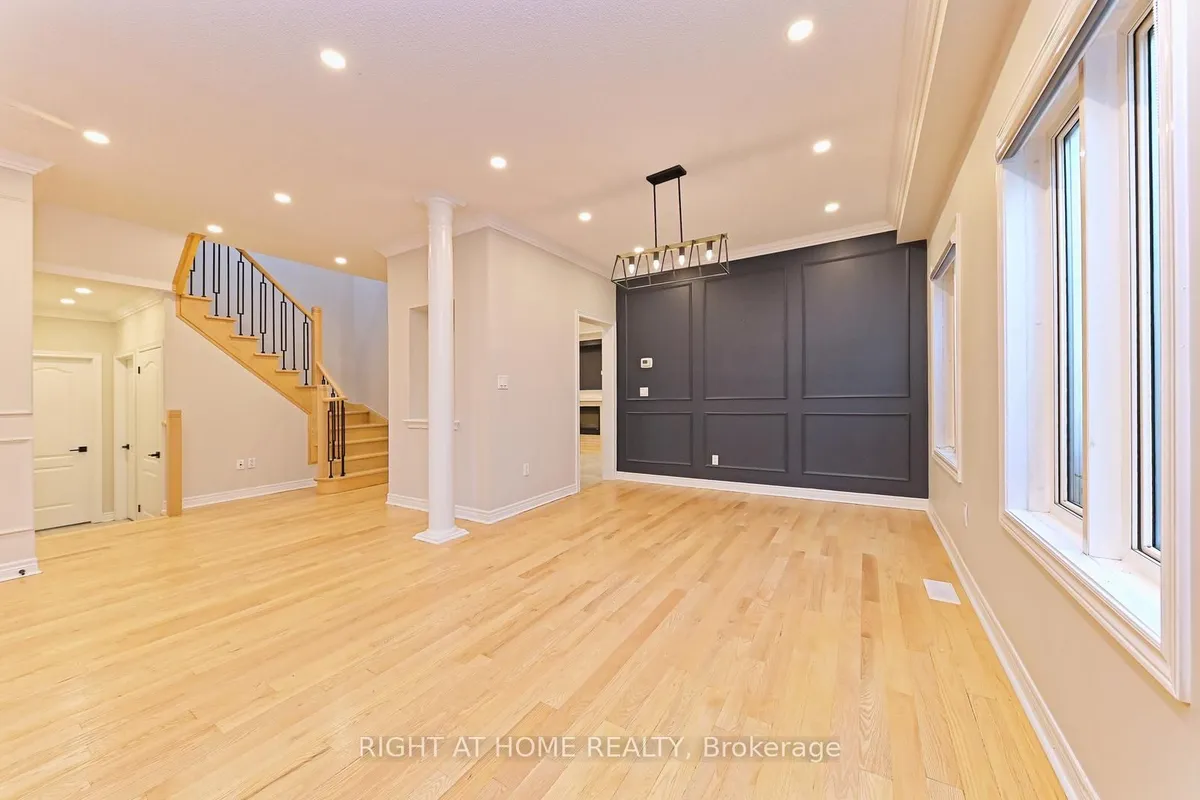 6843 Campbell Settler Court, ON L5W 1B3