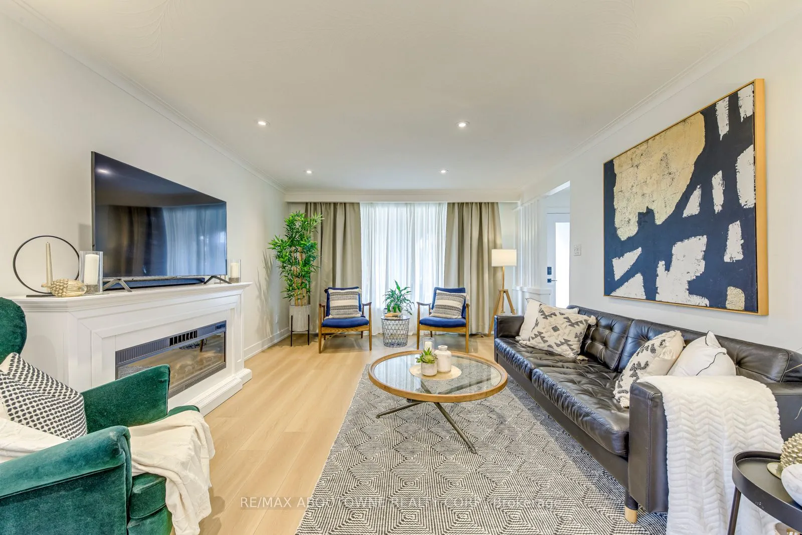 Detached interior view at 7 Ivybridge Drive Toronto