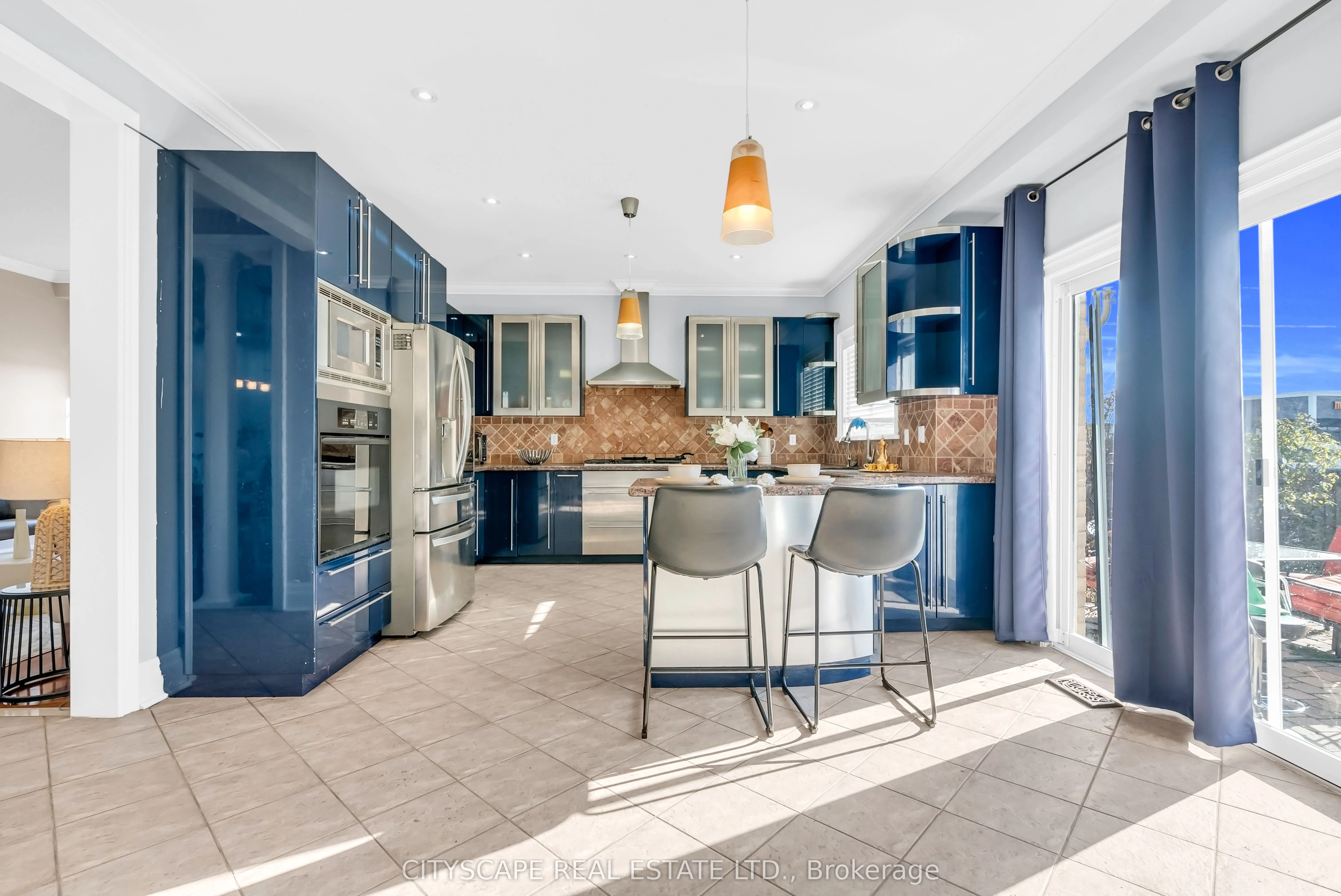 Detached living room at 1048 Zimmerman Crescent Milton