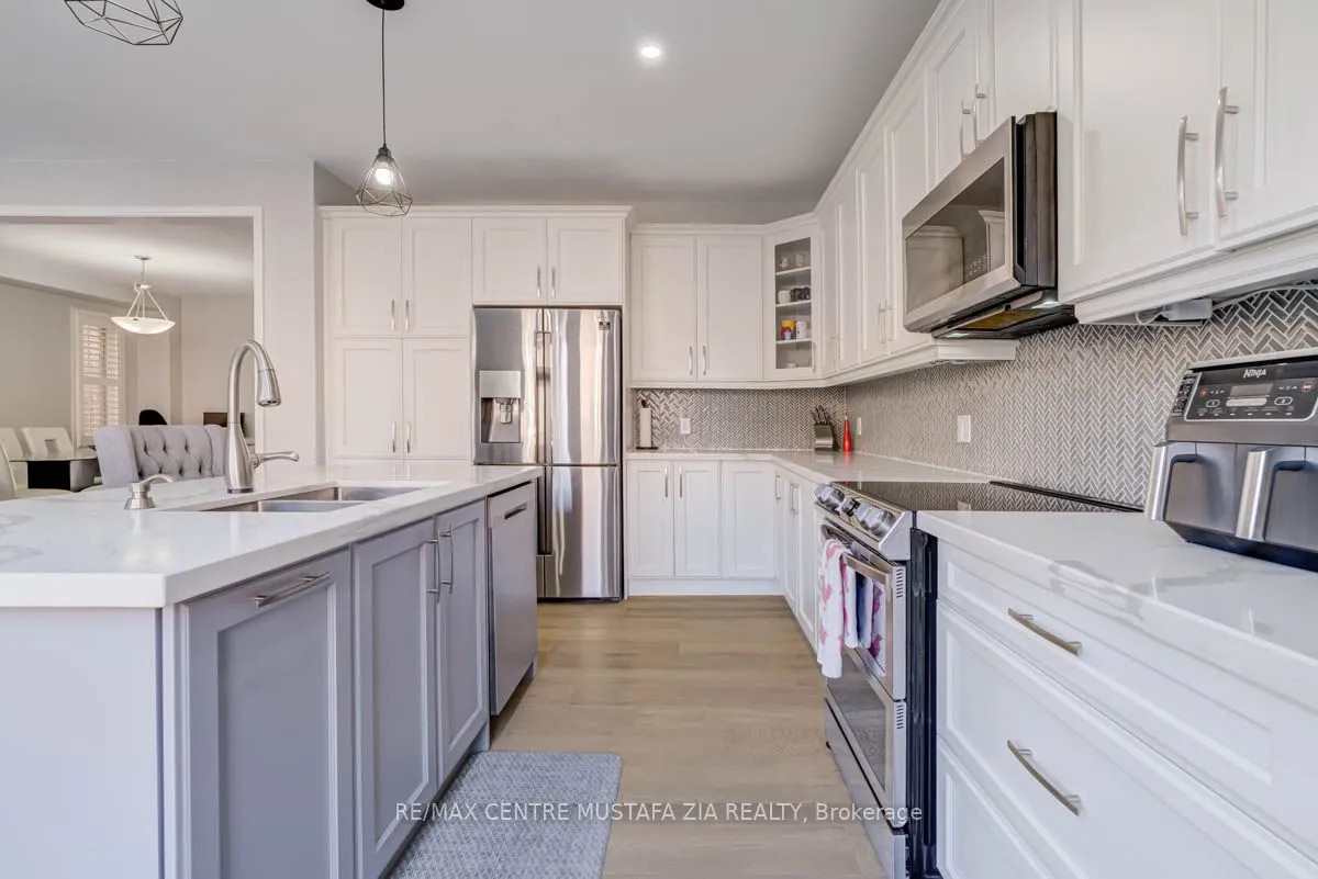 Detached interior view at 688 Kennedy Circle Milton