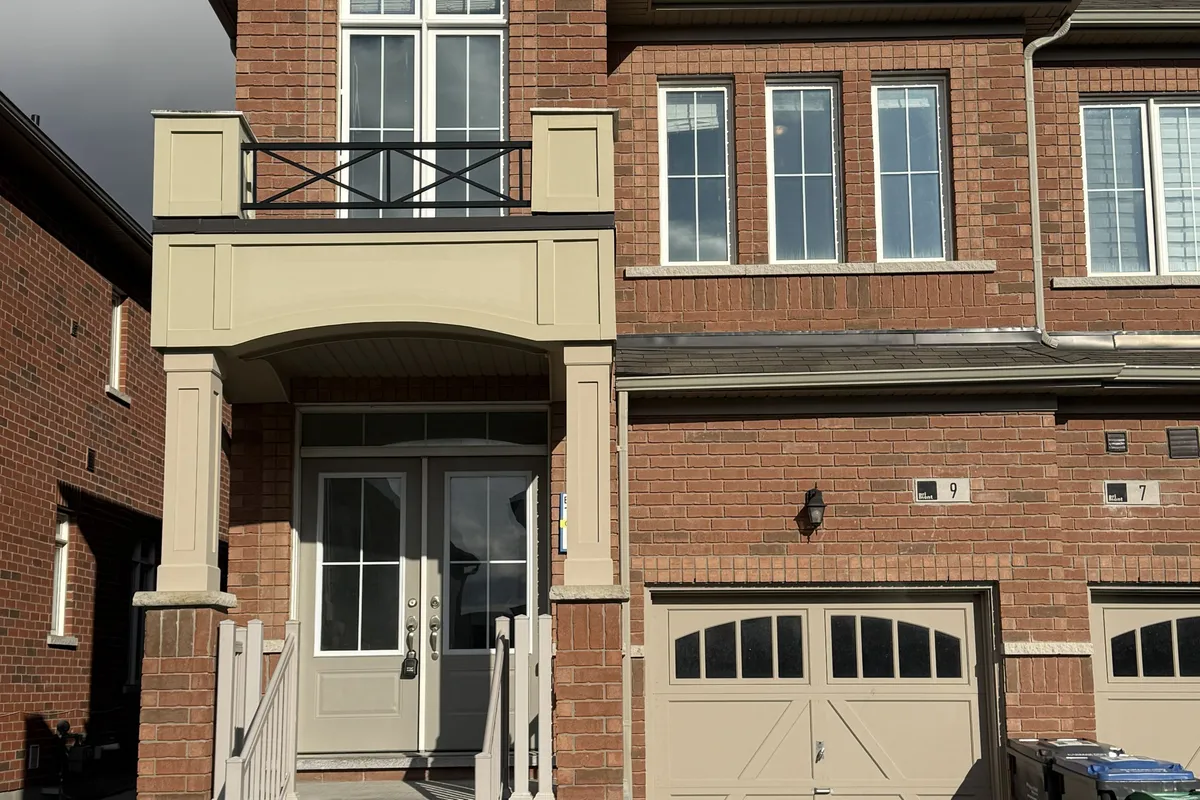 9 Phyllis Drive, ON L7C 4E3