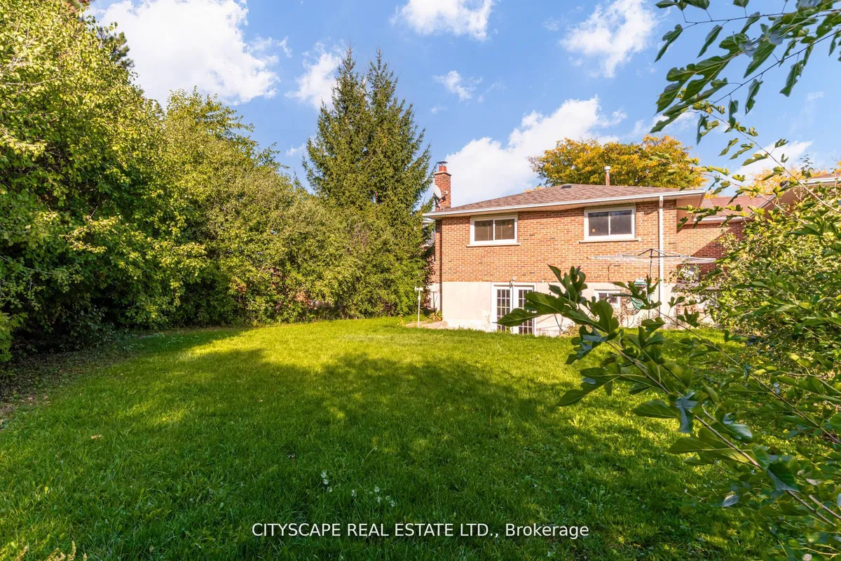 22 Jade Crescent, ON L6S 3H1