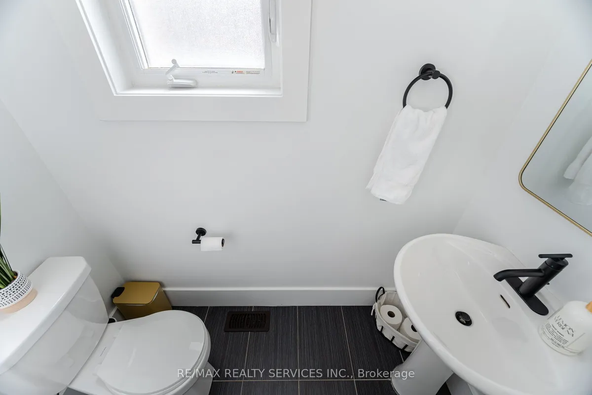 30 Hamilton Court, ON L7C 3W2