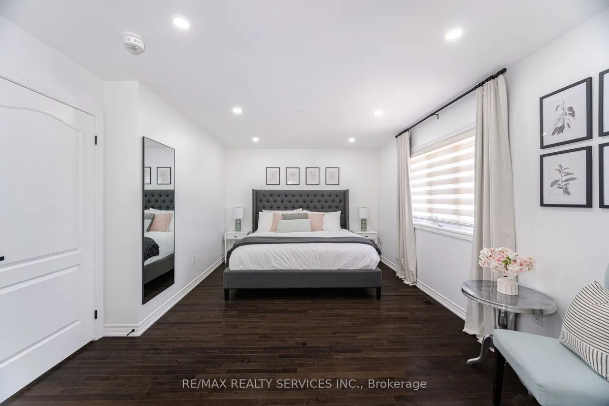 30 Hamilton Court, ON L7C 3W2