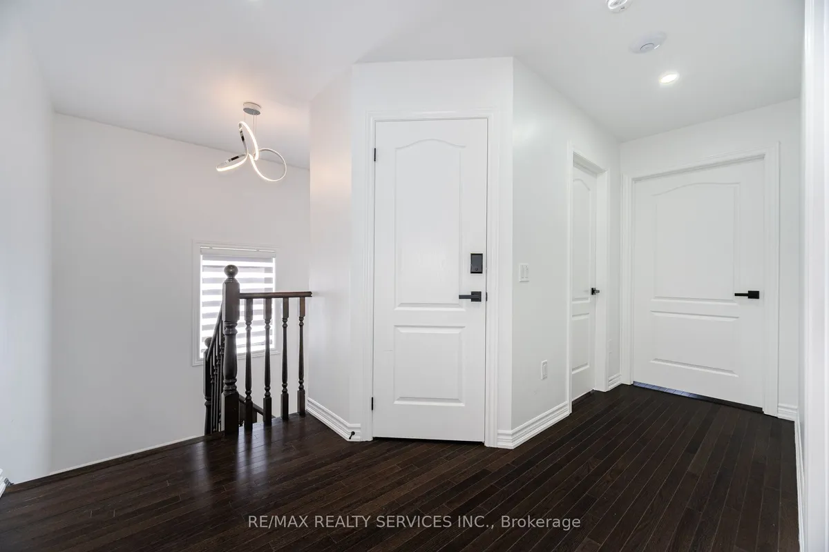 30 Hamilton Court, ON L7C 3W2