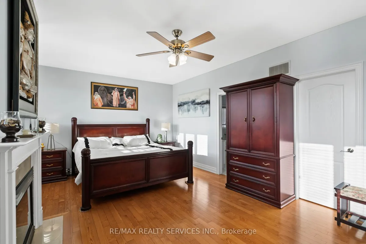 5 Farina Drive, ON L6P 0E3