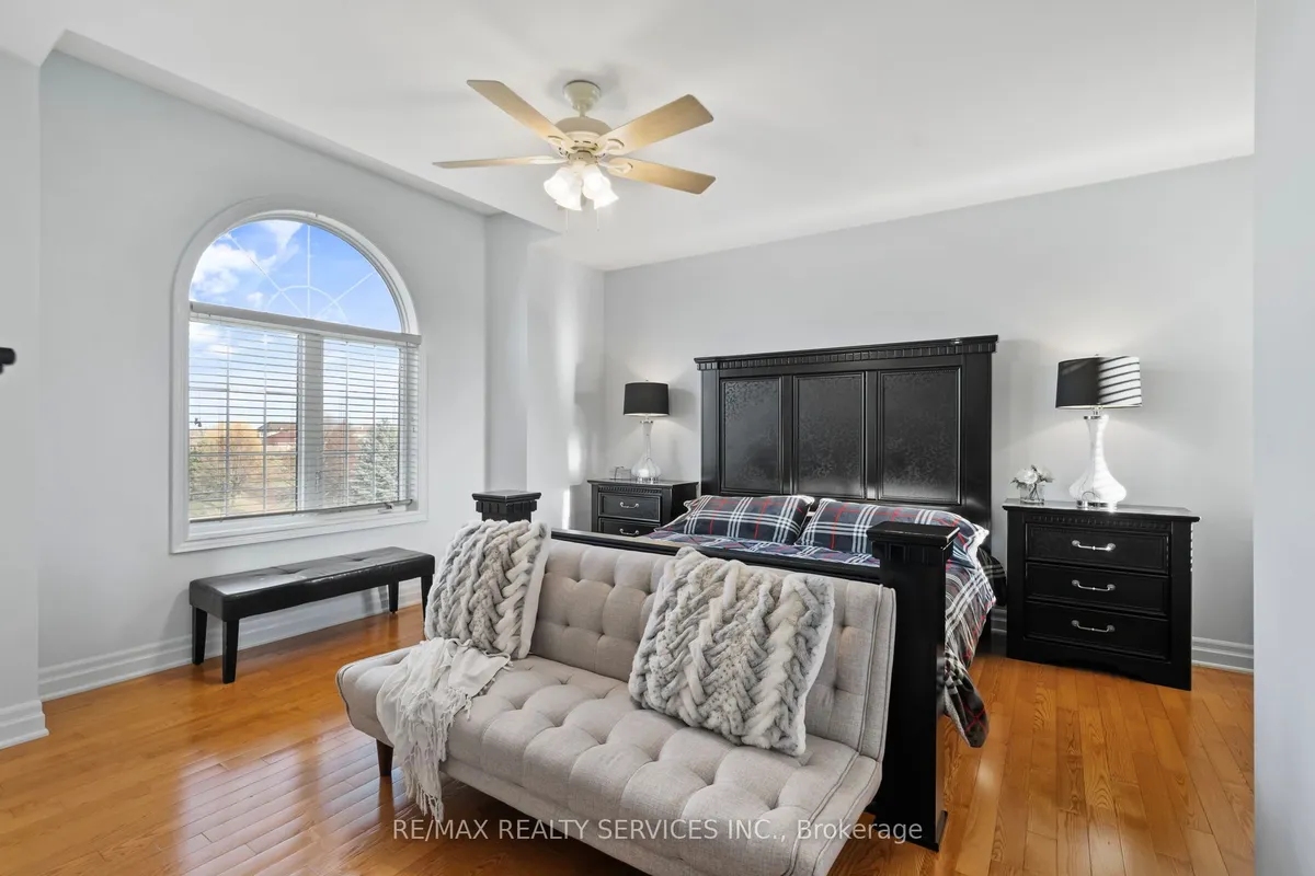 5 Farina Drive, ON L6P 0E3