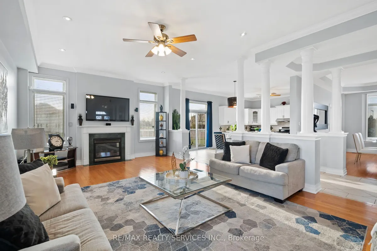 5 Farina Drive, ON L6P 0E3