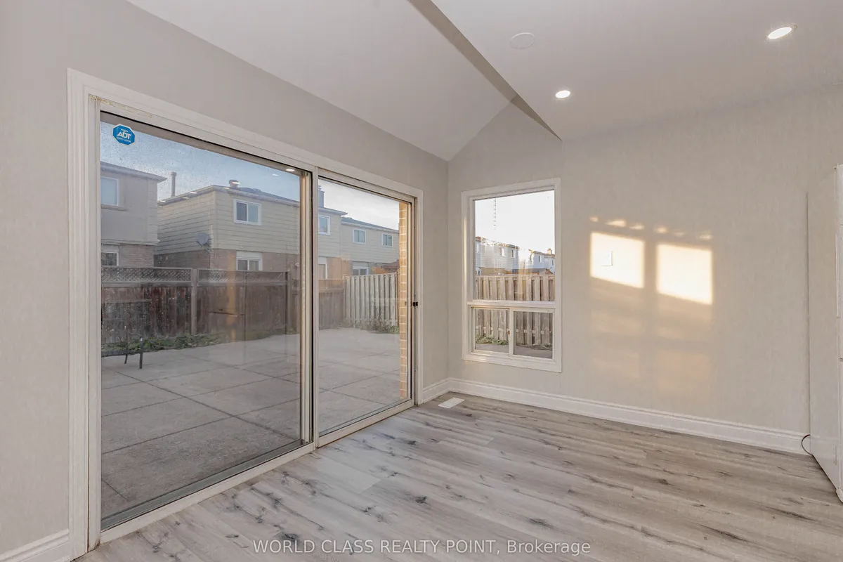 76 Moffatt Avenue, ON L6Y 2P3