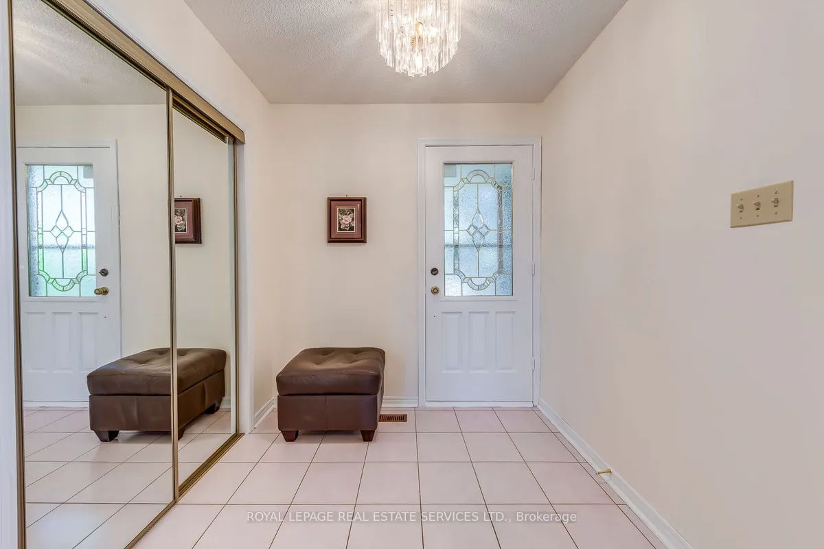 4370 Goldenrod Crescent, ON L5V 1E3