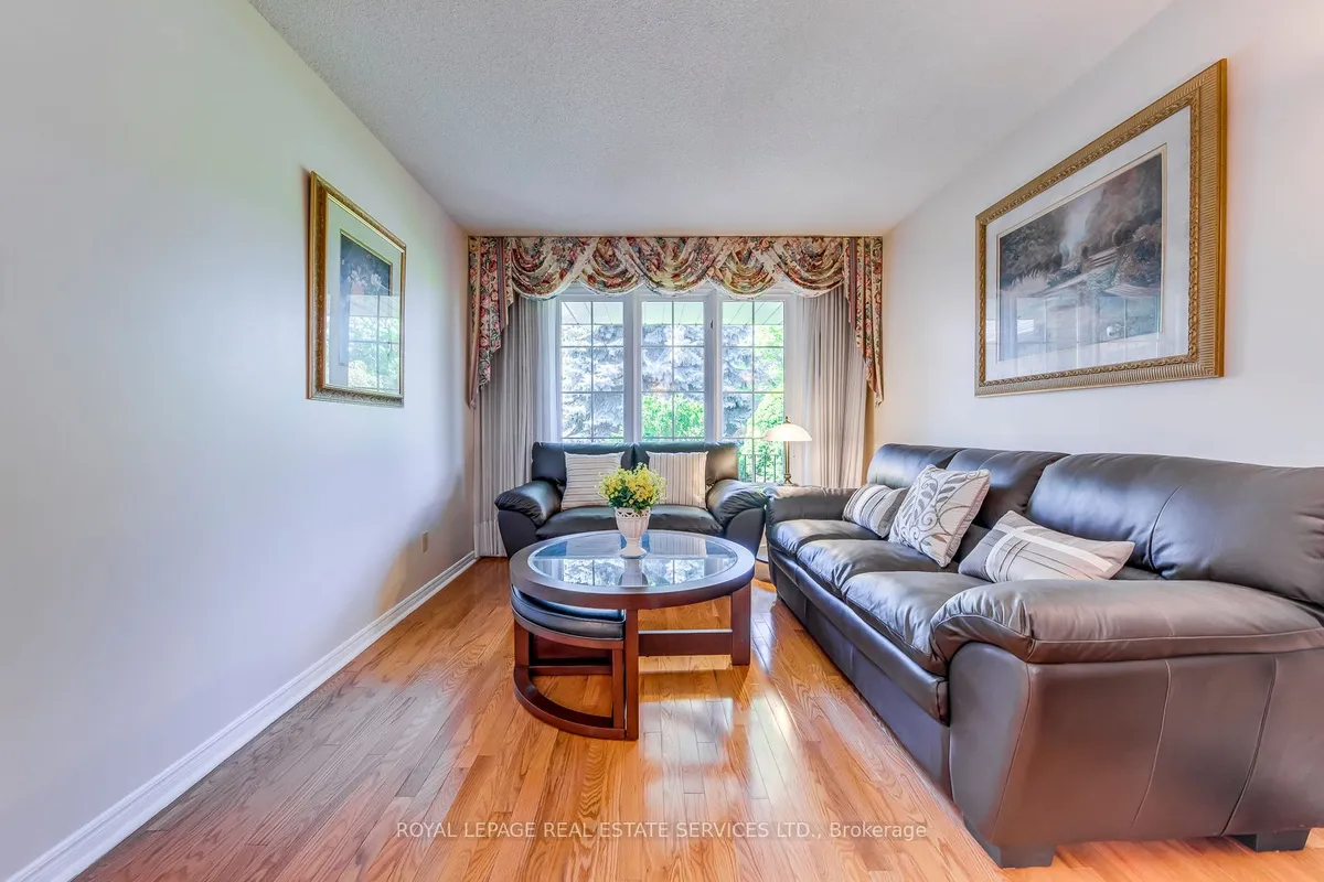 4370 Goldenrod Crescent, ON L5V 1E3