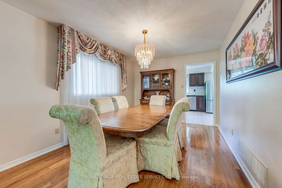 4370 Goldenrod Crescent, ON L5V 1E3