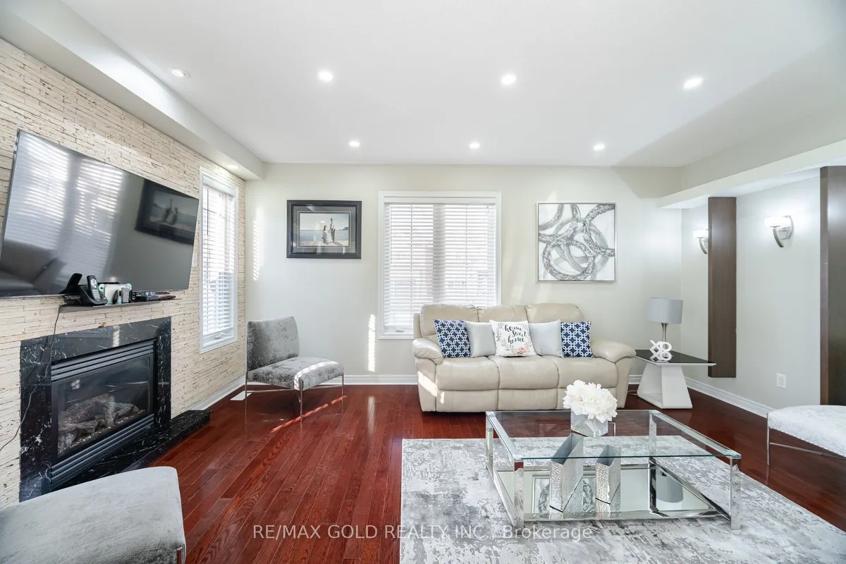 4 Fanfare Place, ON L6P 3E2