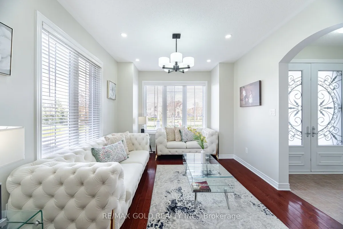 4 Fanfare Place, ON L6P 3E2