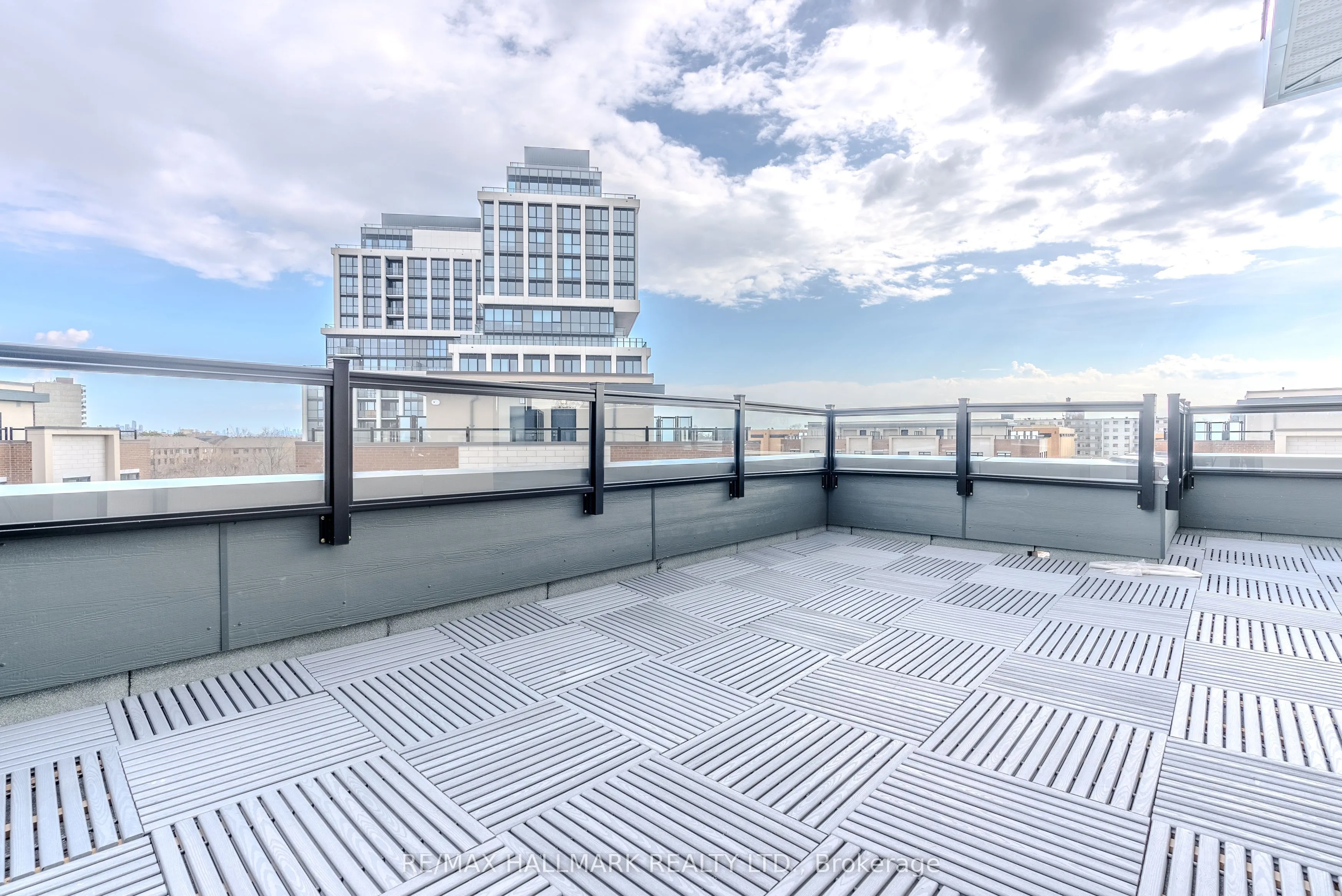 Condo Townhouse interior view at 1085 Douglas Mccurdy Common Mississauga