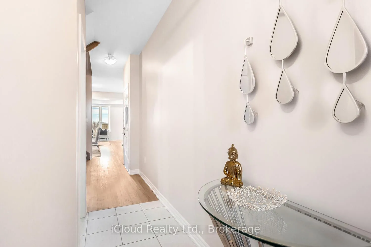 Att/Row/Townhouse kitchen at 16 Heaven Crescent Milton